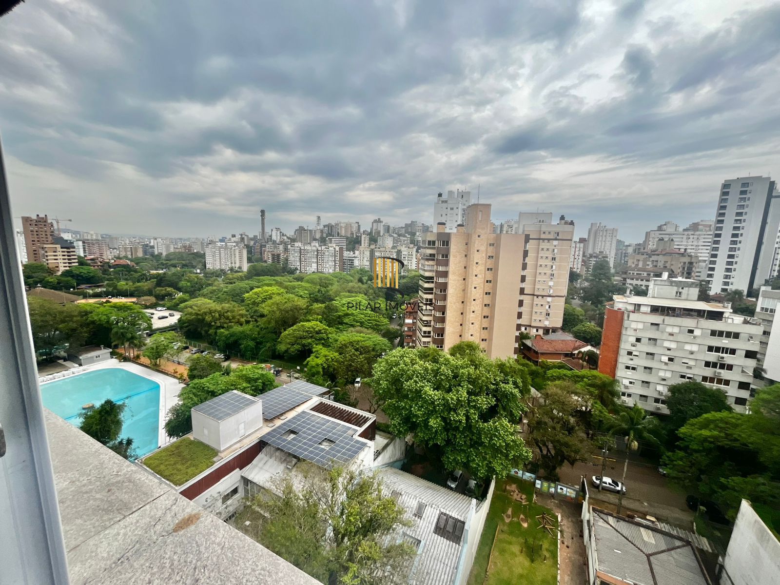 Apto de 03 dorm, sendo 01 suíte, 02 vagas, 103 m2, na João Obino, semi mobiliado