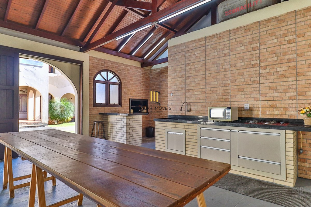 Casa 6 dormitórios no bairro Jardim Planalto
