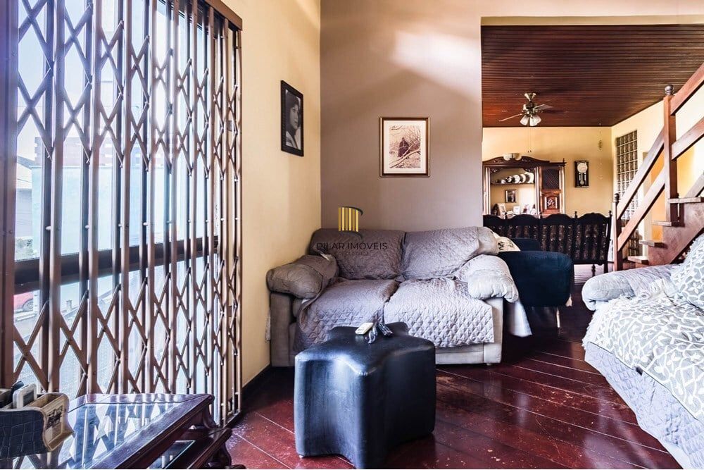 Casa 4 dormitórios no bairro Partenon