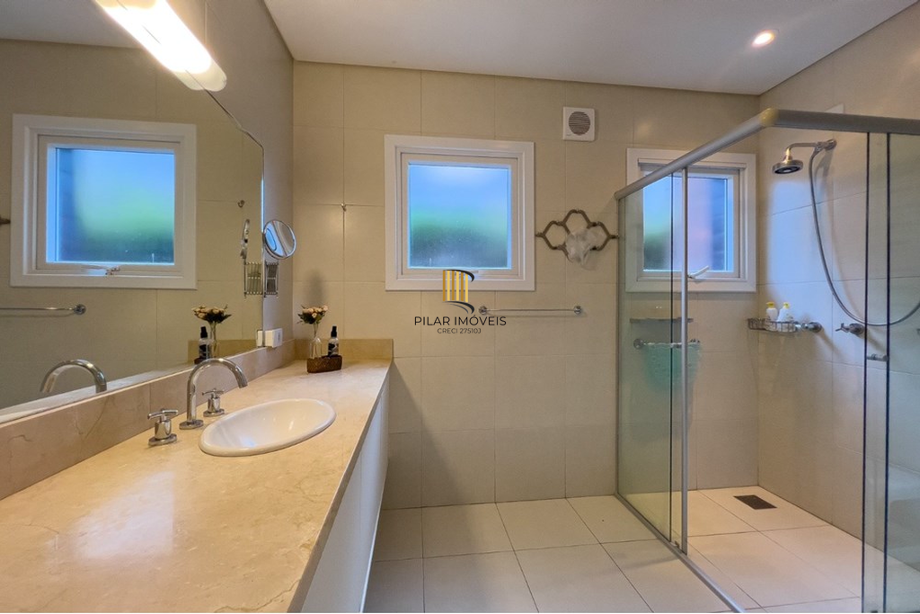 Casa de Condomínio 4 dormitórios no bairro Centro