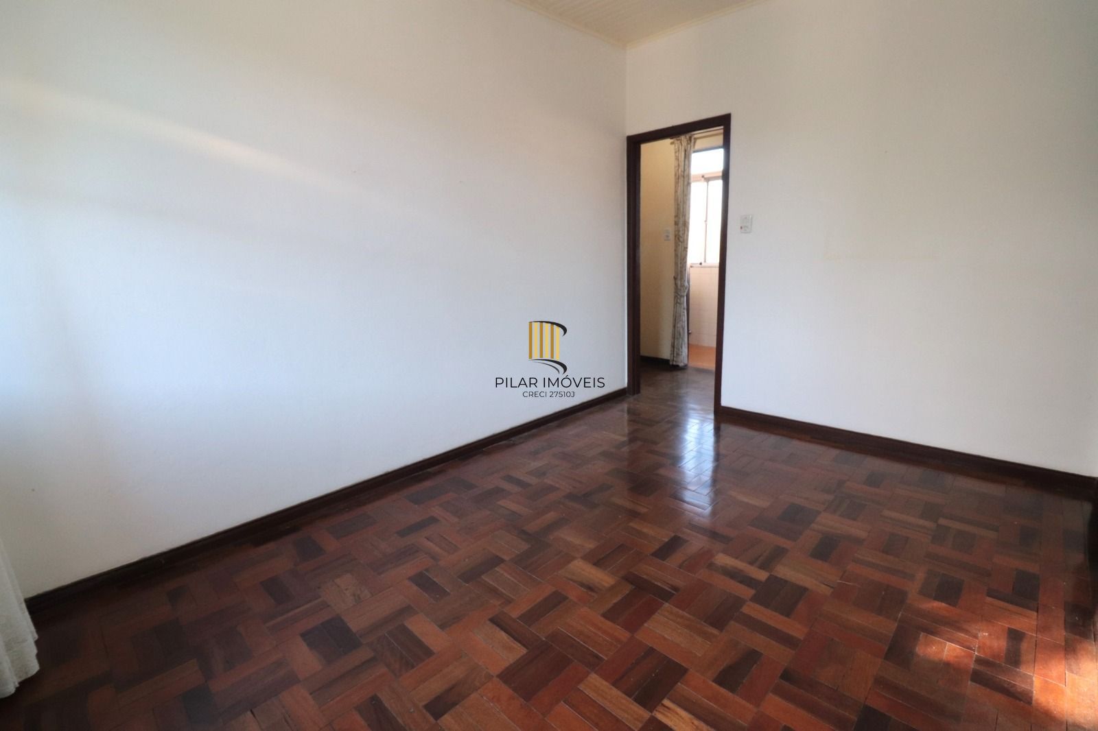 Apto no IAPI, 02 dorm com vaga de garagem