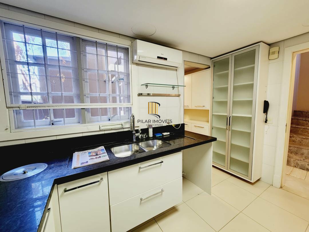 Casa 4 dormitórios no bairro Chácara das Pedras