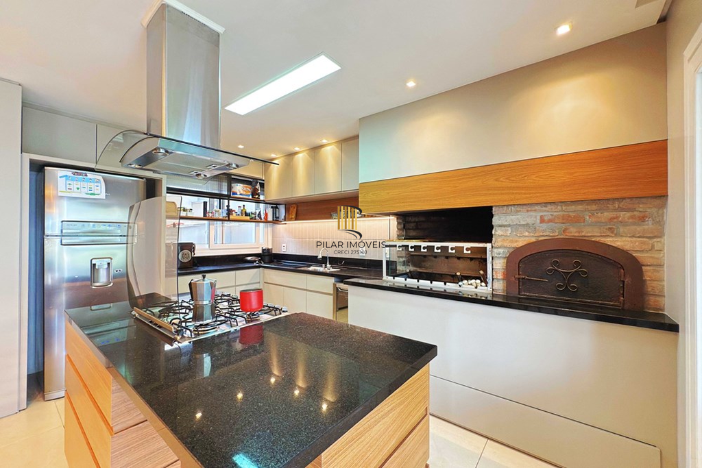 Casa 3 dormitórios no bairro Hípica