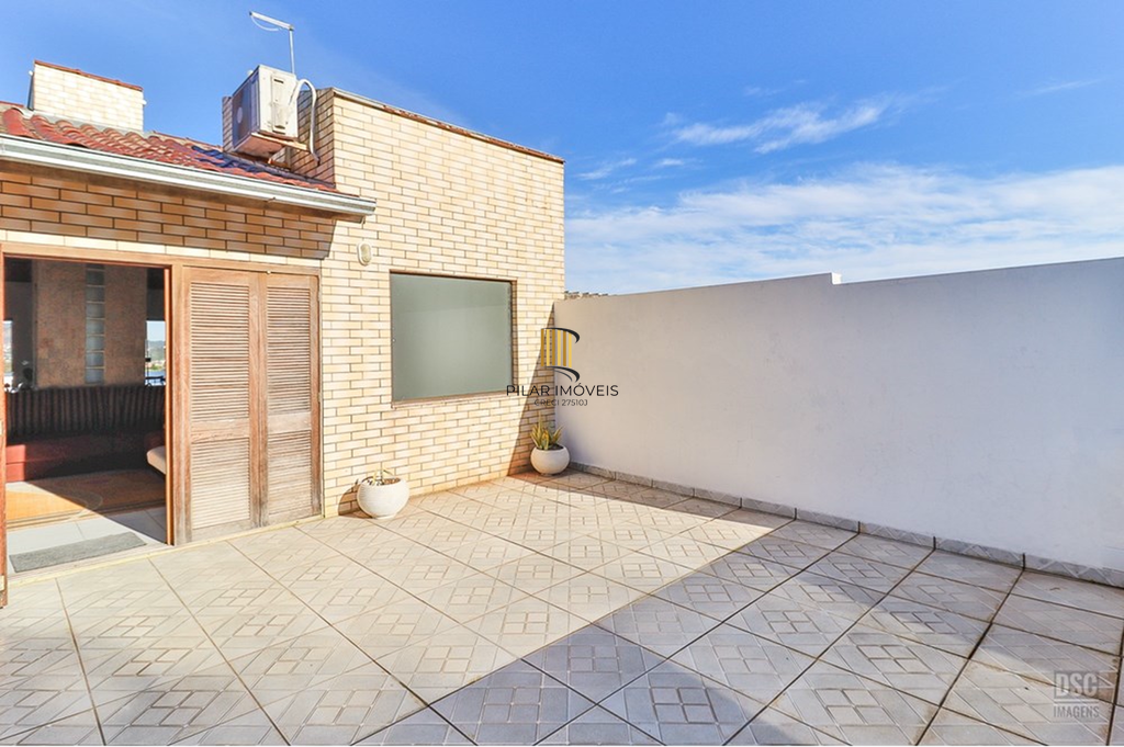 Casa 5 dormitórios no bairro Ipanema