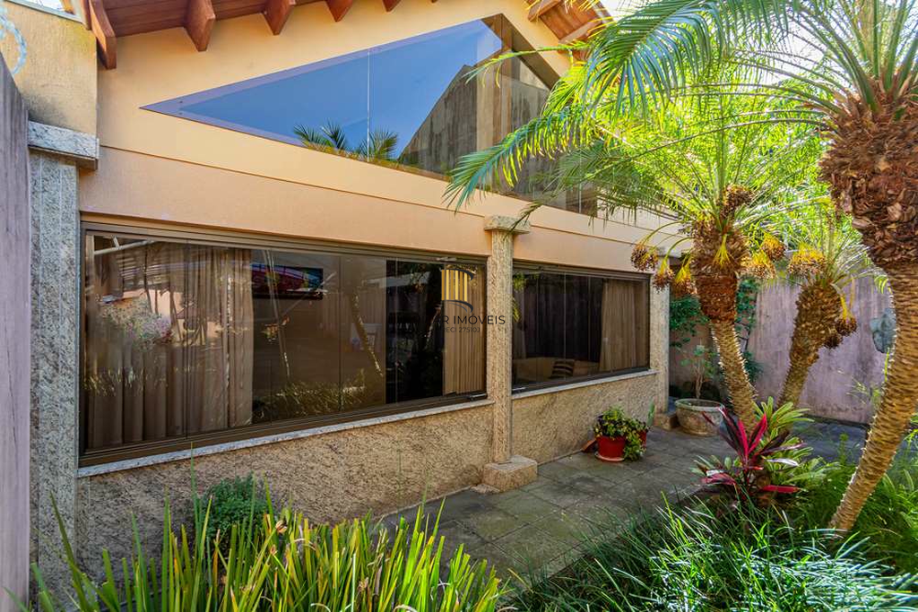 Casa 6 dormitórios no bairro Tristeza