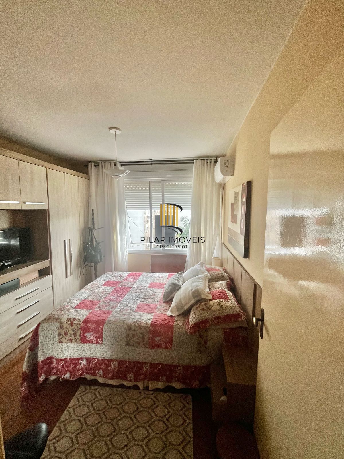 01 dormitório, junto ao Nacional Leopoldina, sala, banheiro, cozinha e área