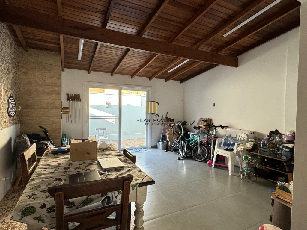 Casa 3 dormitórios no bairro Hípica