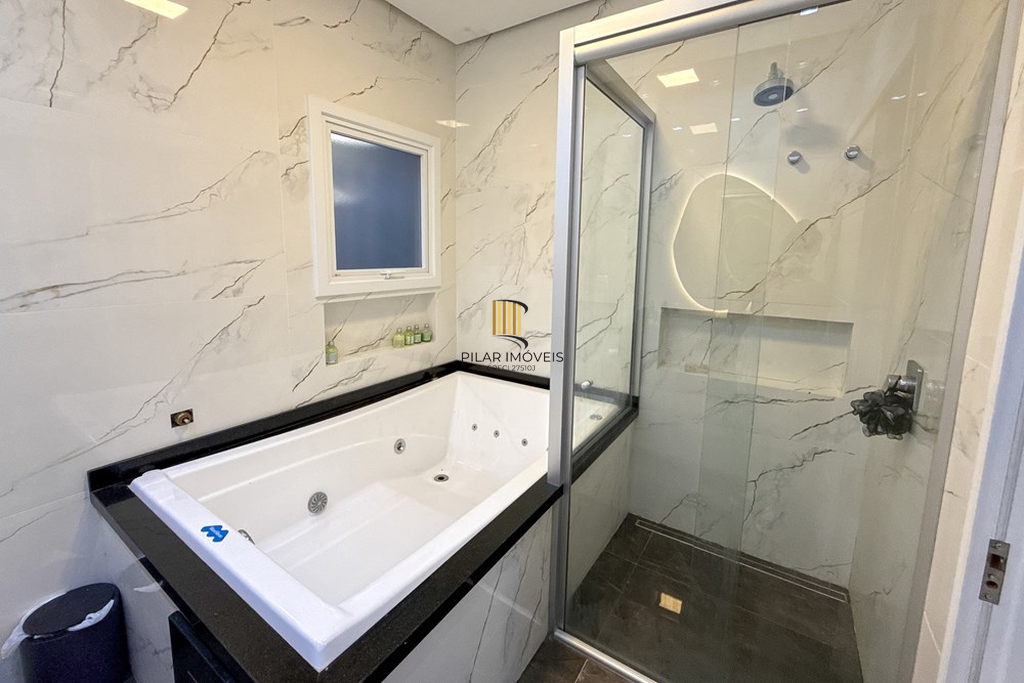 Casa 3 dormitórios no bairro Igara