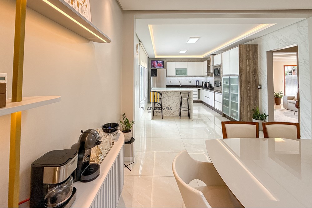 Casa 3 dormitórios no bairro Igara