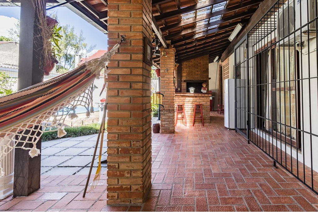 Casa 3 dormitórios no bairro Guarujá