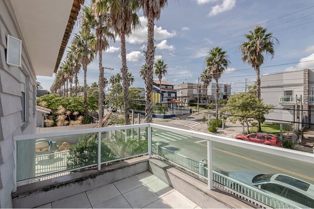 Casa 4 dormitórios no bairro Lomba do Pinheiro