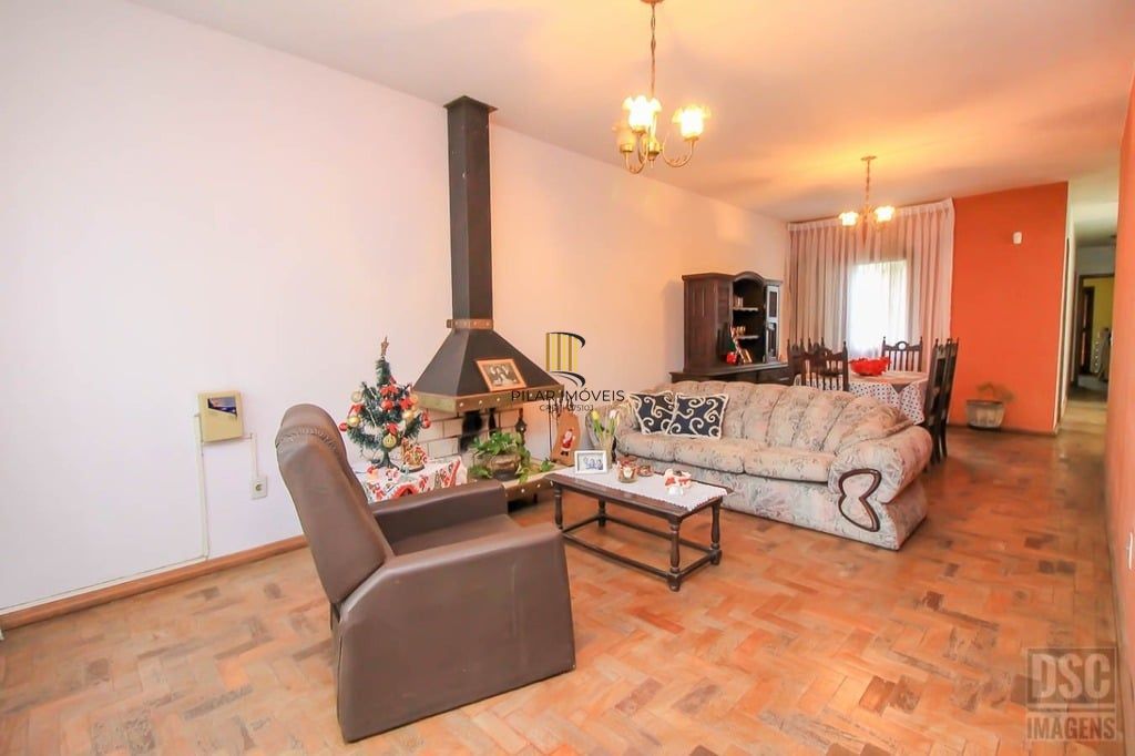 Casa 3 dormitórios no bairro Glória