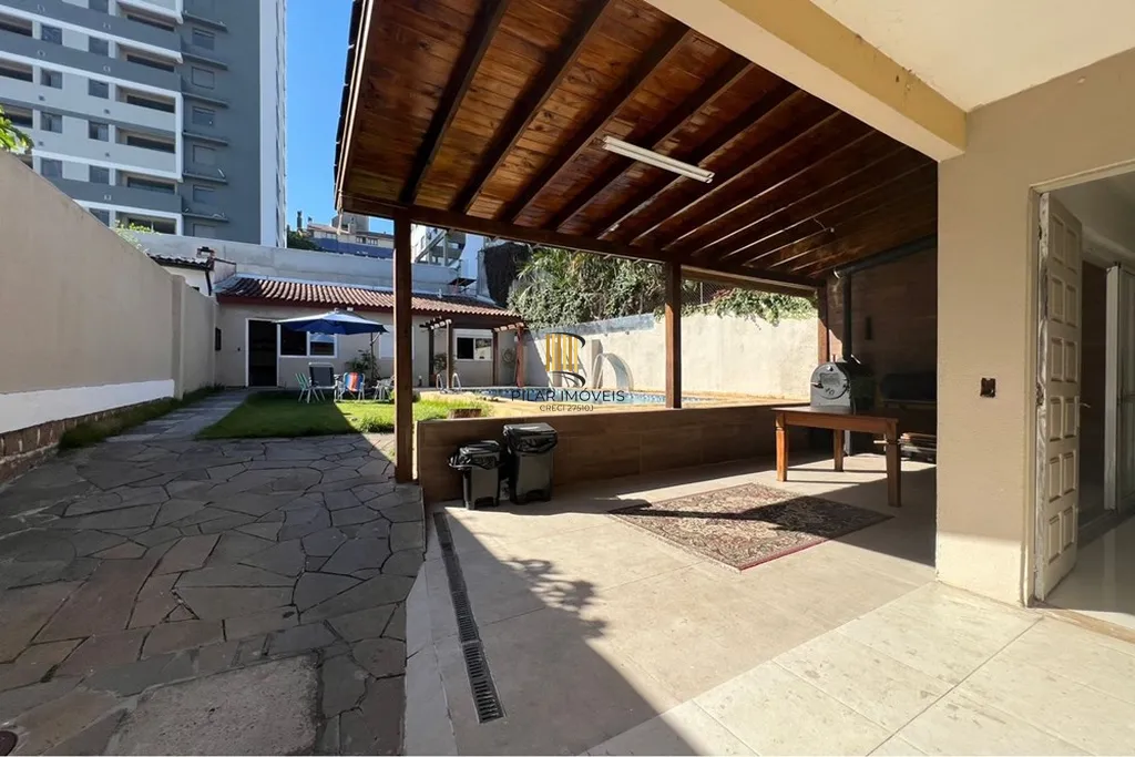 Casa 4 dormitórios no bairro Petrópolis
