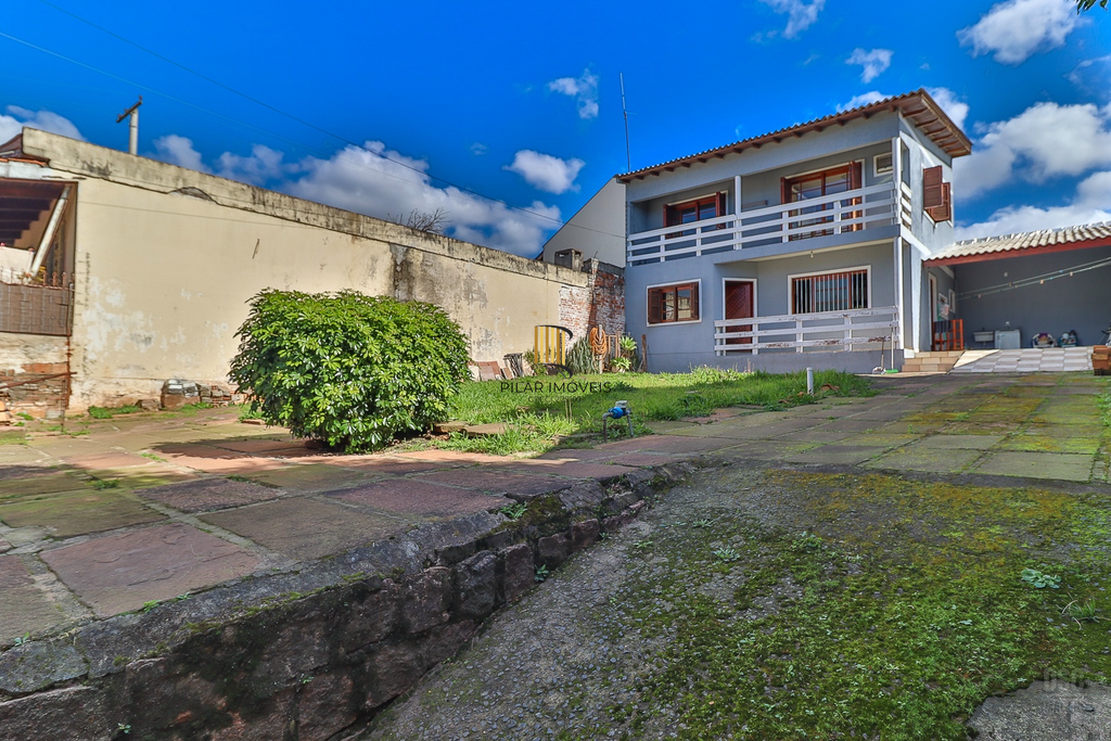 Casa 3 dormitórios no bairro Nonoai