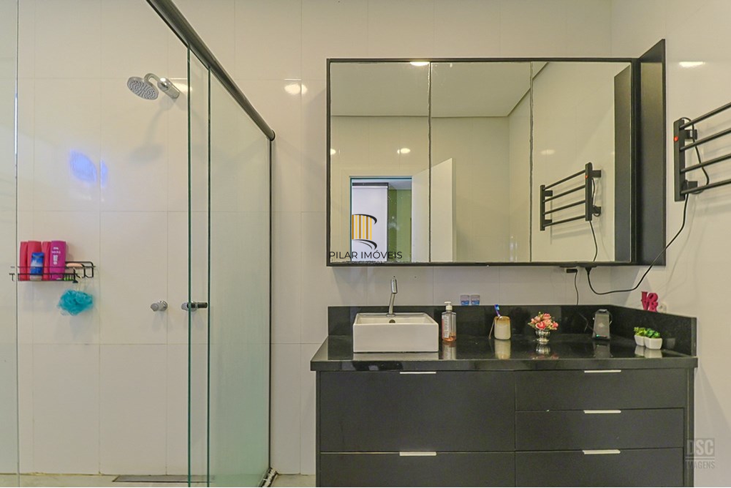 Casa 5 dormitórios no bairro Ipanema