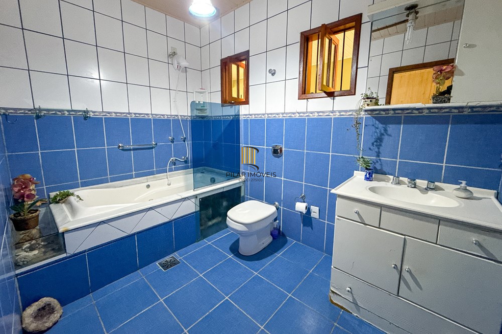 Casa 3 dormitórios no bairro Igara