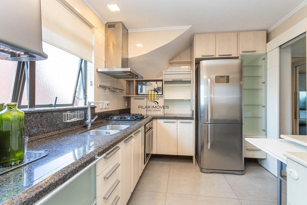 Cobertura 4 dormitórios no bairro Petrópolis