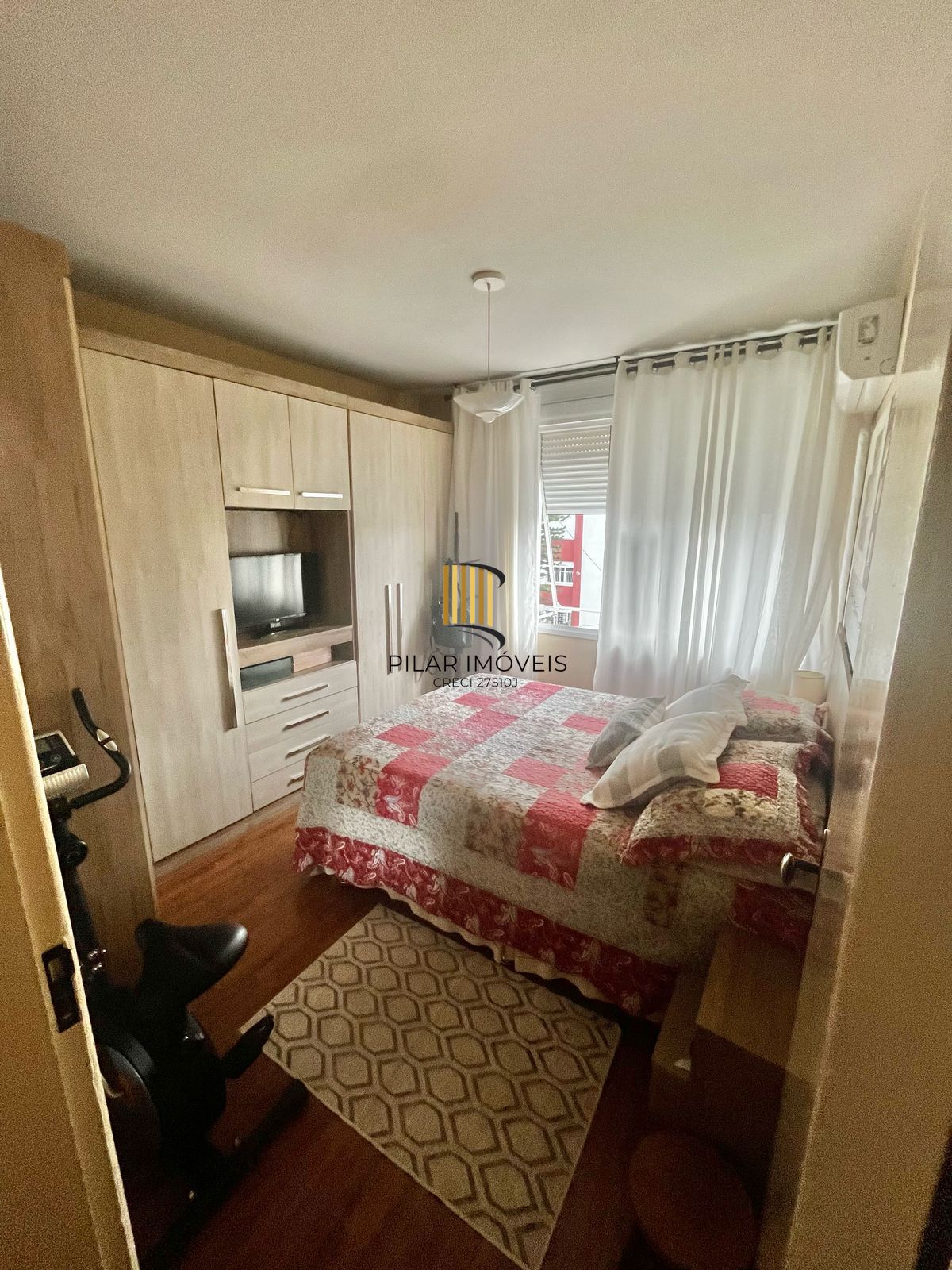 01 dormitório, junto ao Nacional Leopoldina, sala, banheiro, cozinha e área