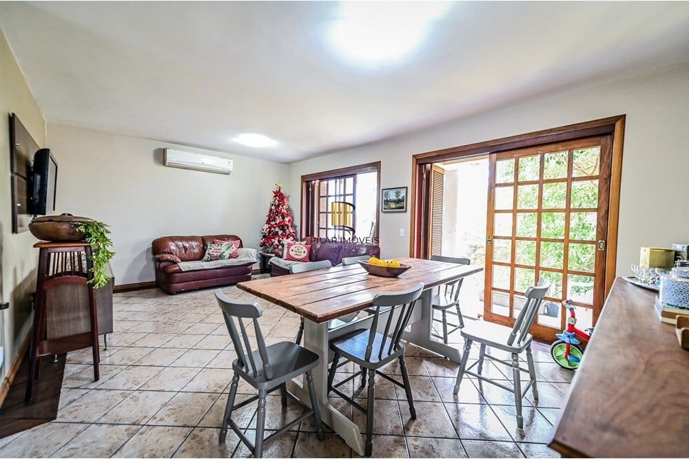 Casa de Condomínio 4 dormitórios no bairro Santa Tereza