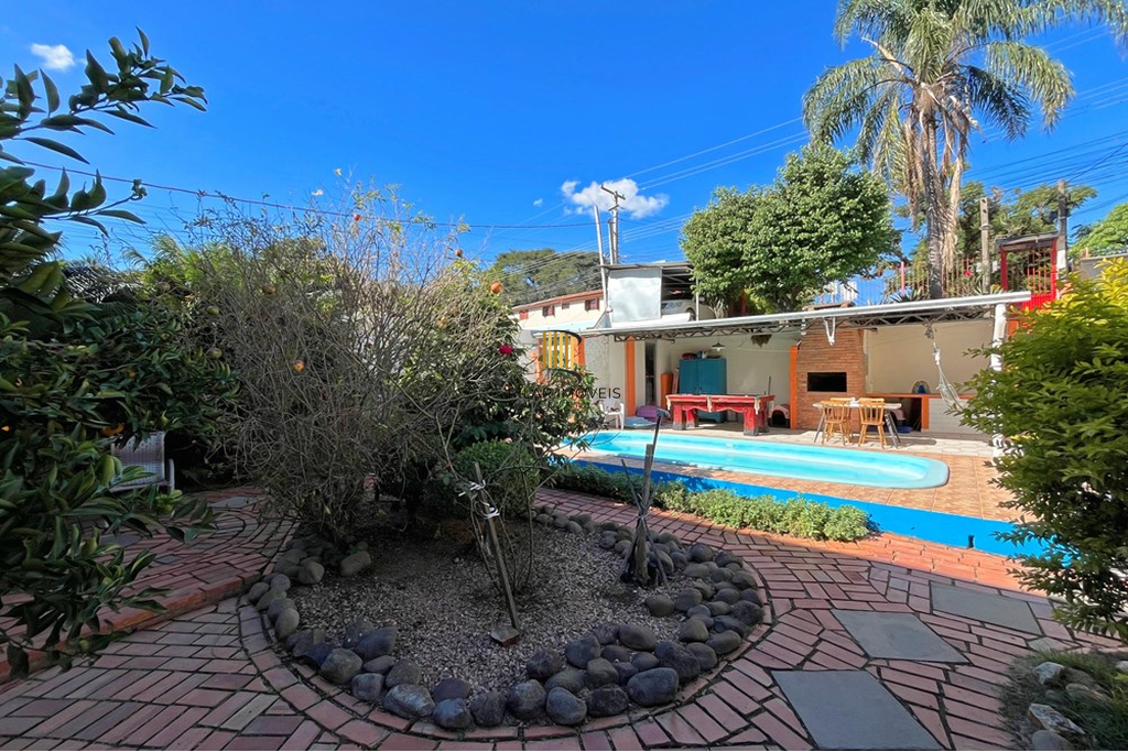 Casa 4 dormitórios no bairro Cristal