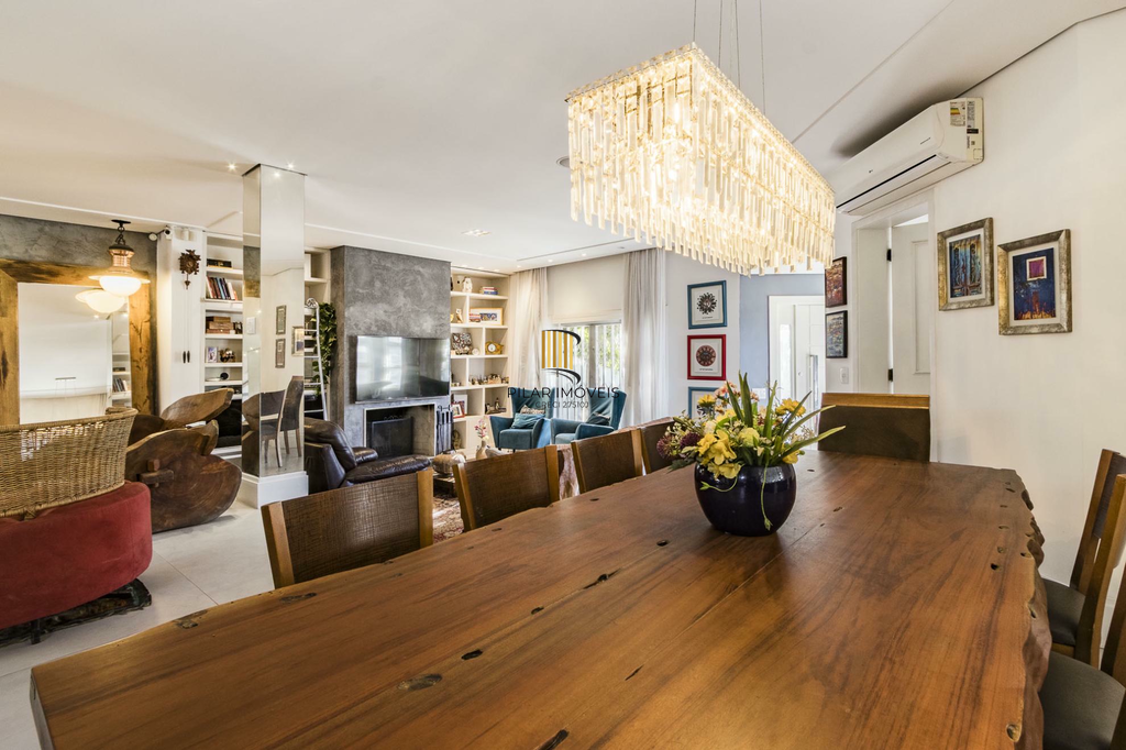 Casa 5 dormitórios no bairro Chácara das Pedras