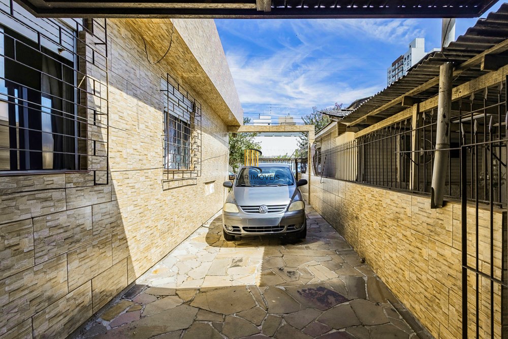 Casa 3 dormitórios no bairro Santa Maria Goretti