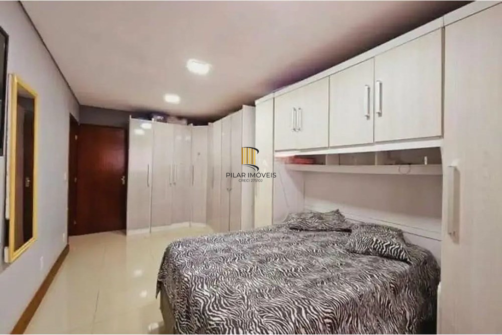 Casa 2 dormitórios no bairro Mário Quintana