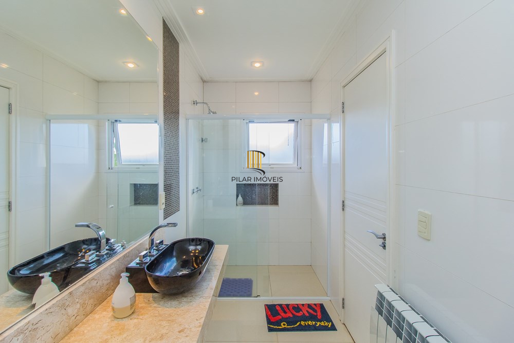 Casa 4 dormitórios no bairro Igara