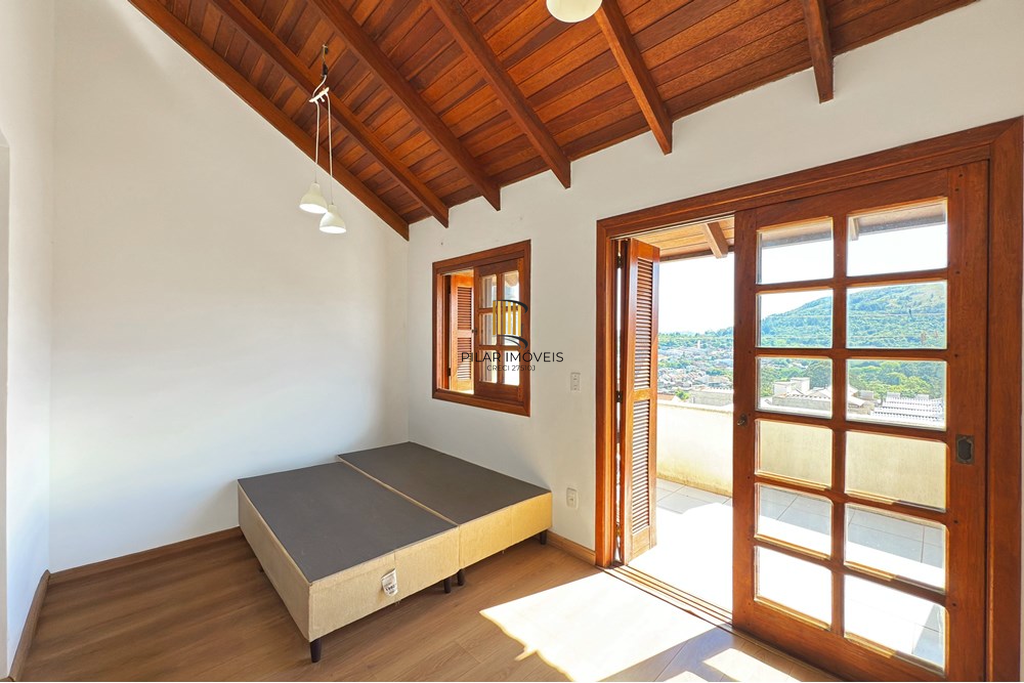 Casa 4 dormitórios no bairro Aberta dos Morros