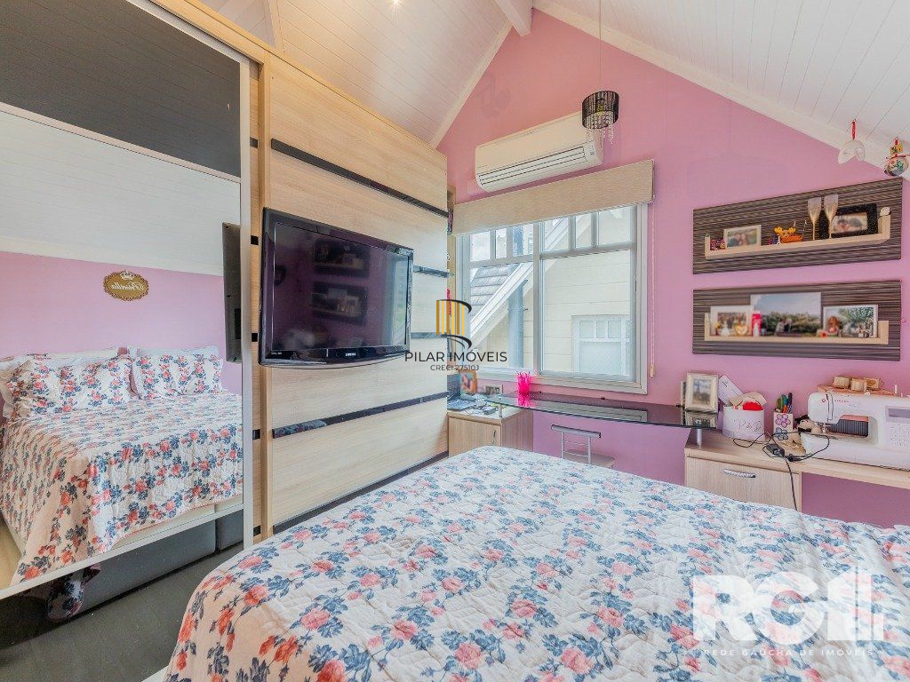 Casa de Condomínio 4 dormitórios no bairro Jardim Carvalho