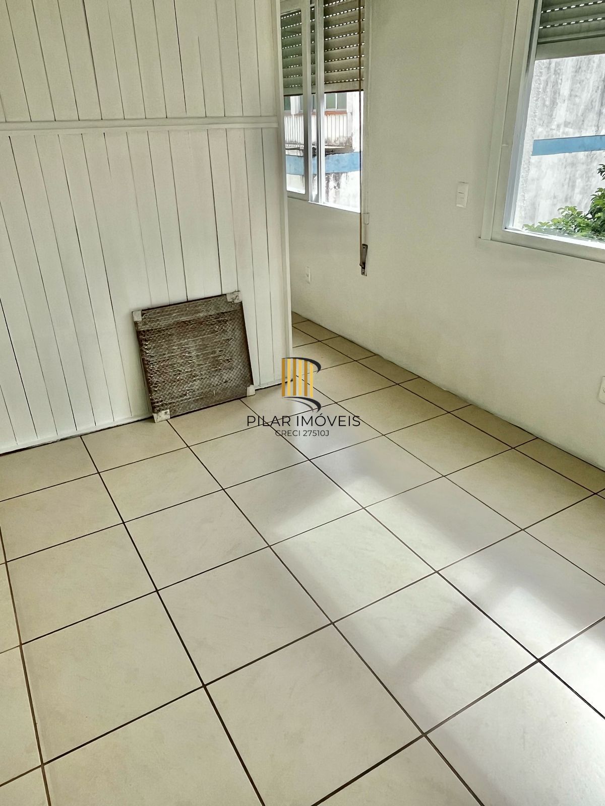 Excelente JK transformado em 01 dormitório, sala, cozinha e banheiro.