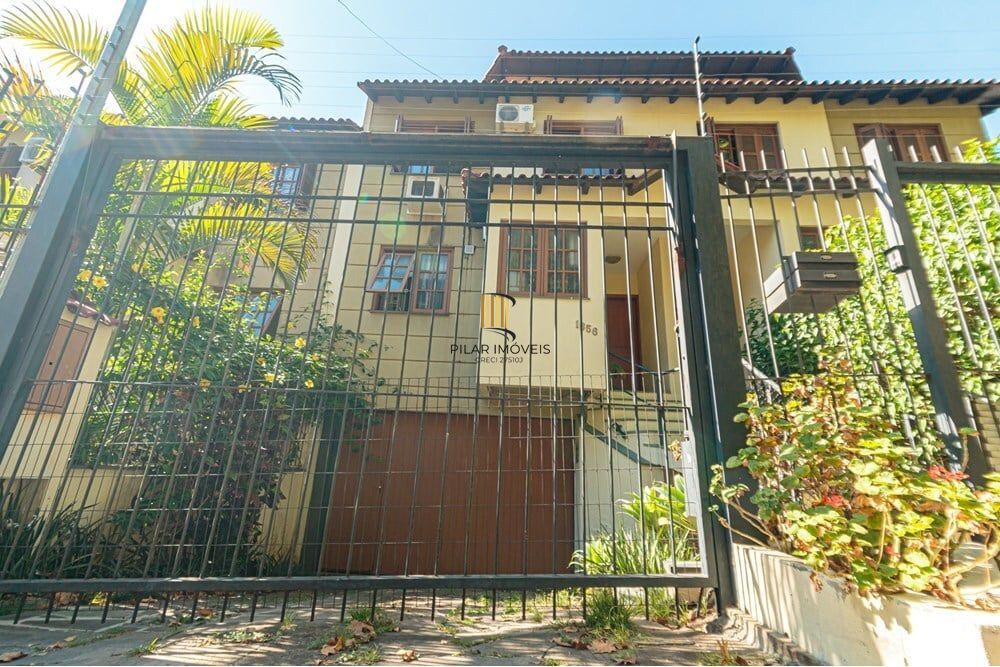 Casa 3 dormitórios no bairro Chácara das Pedras