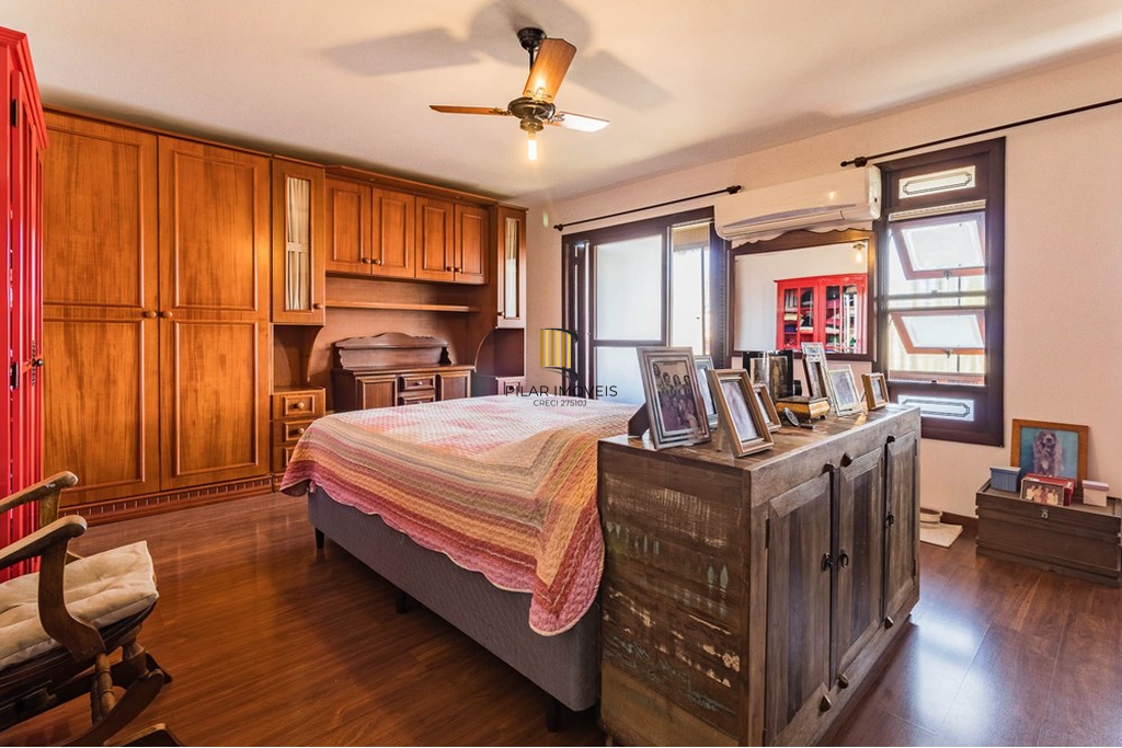 Casa 3 dormitórios no bairro Guarujá