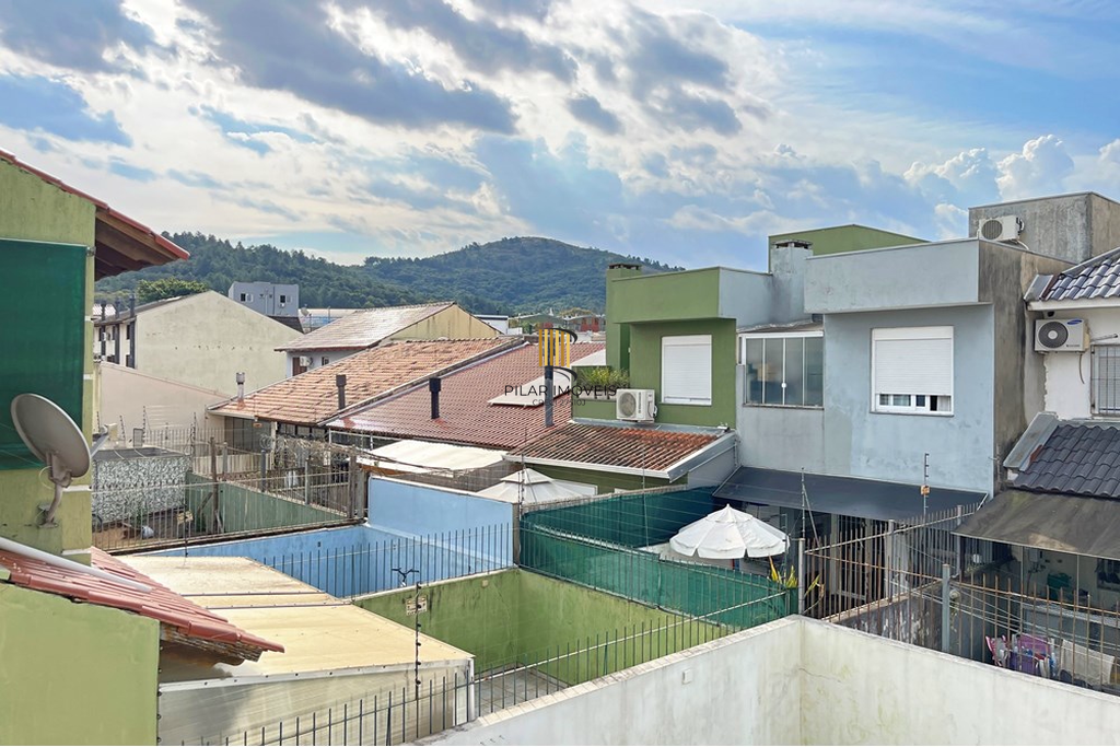Casa 3 dormitórios no bairro Hípica
