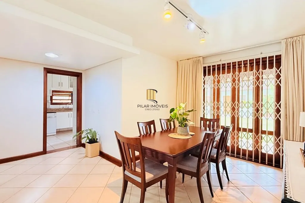 Casa 4 dormitórios no bairro Teresópolis