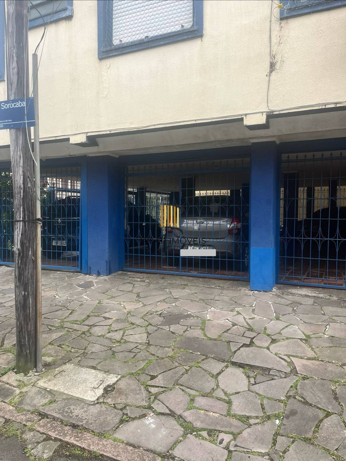 Apto de 02 dorm, mobiliado, transformado em 01 dorm, com vaga no Passo da Areia