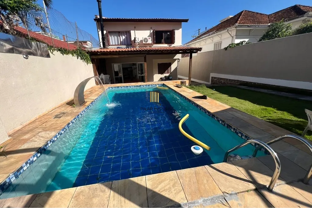Casa 4 dormitórios no bairro Petrópolis