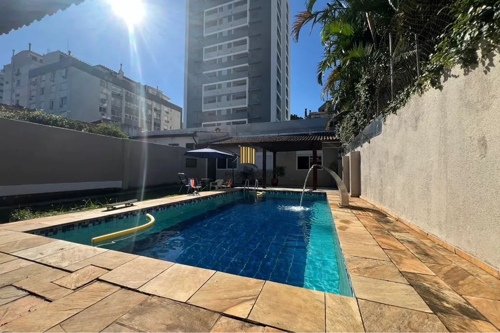 Casa 4 dormitórios no bairro Petrópolis