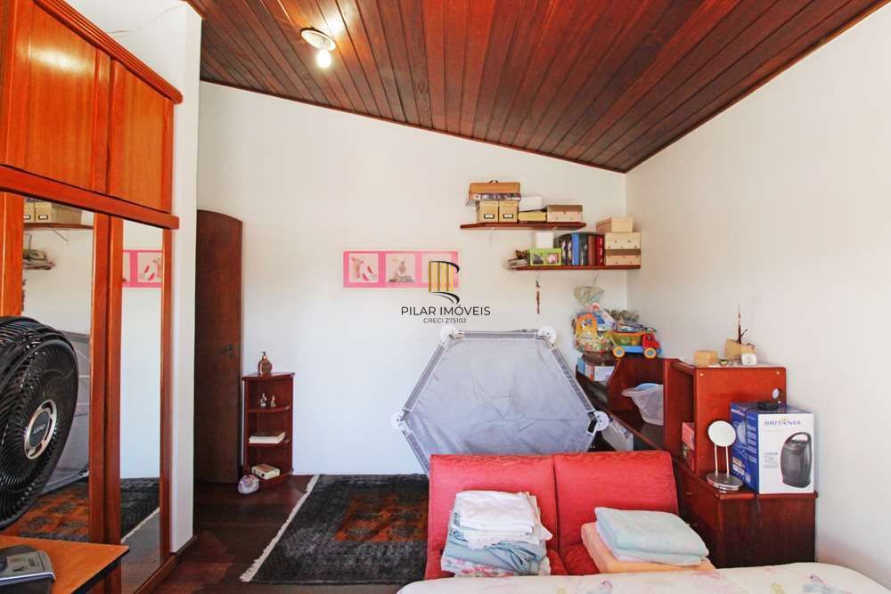 Casa 4 dormitórios no bairro Partenon
