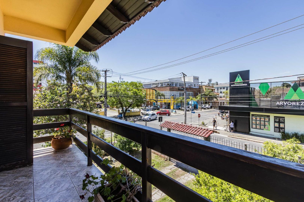 Casa 3 dormitórios no bairro Tristeza