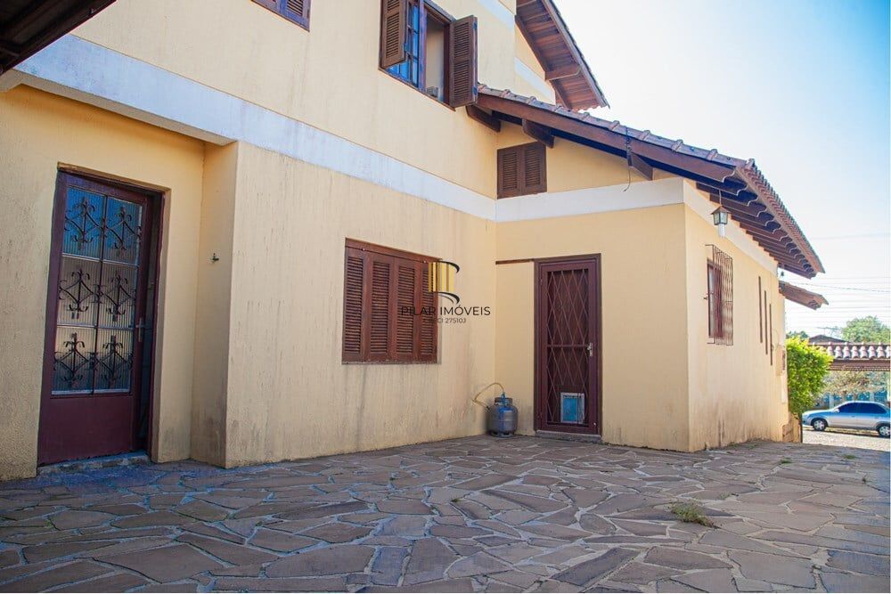 Casa 2 dormitórios no bairro Fiuza