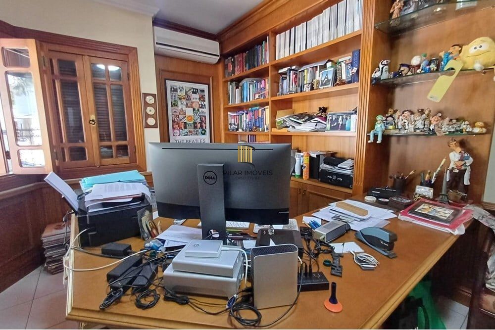 Casa 4 dormitórios no bairro Partenon