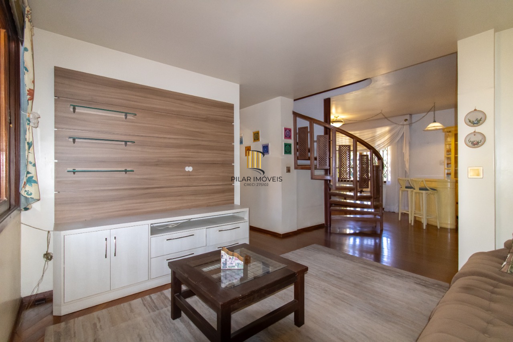 Casa 5 dormitórios no bairro Partenon
