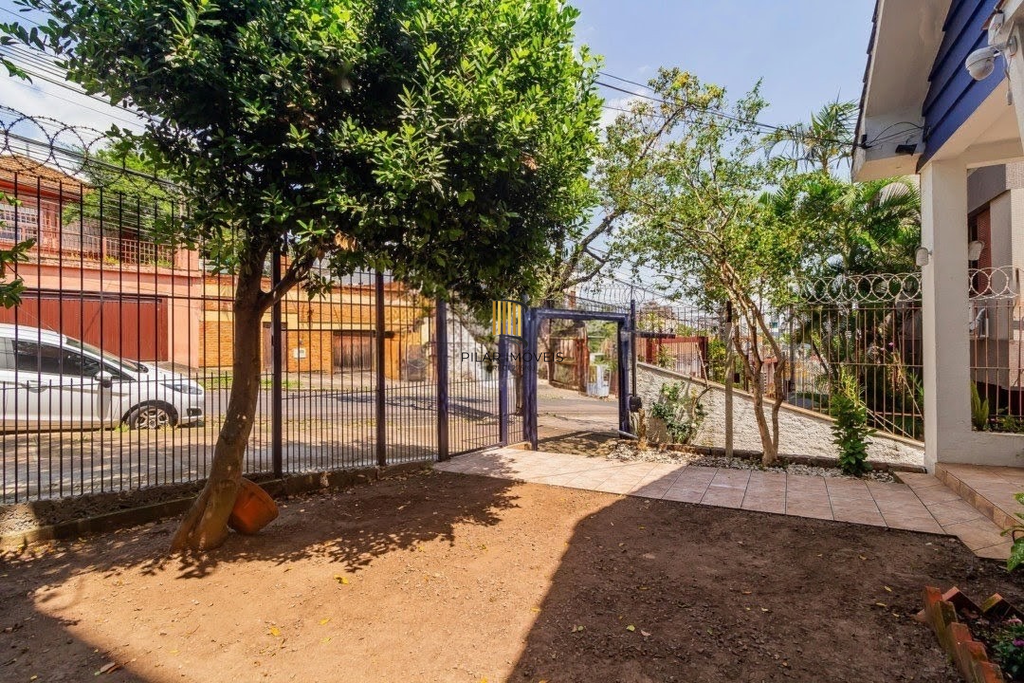 Casa 3 dormitórios no bairro Menino Deus