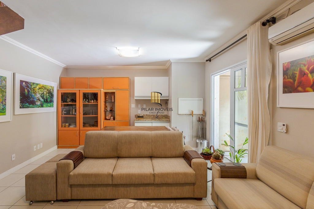 Casa de Condomínio 3 dormitórios no bairro Jardim Carvalho