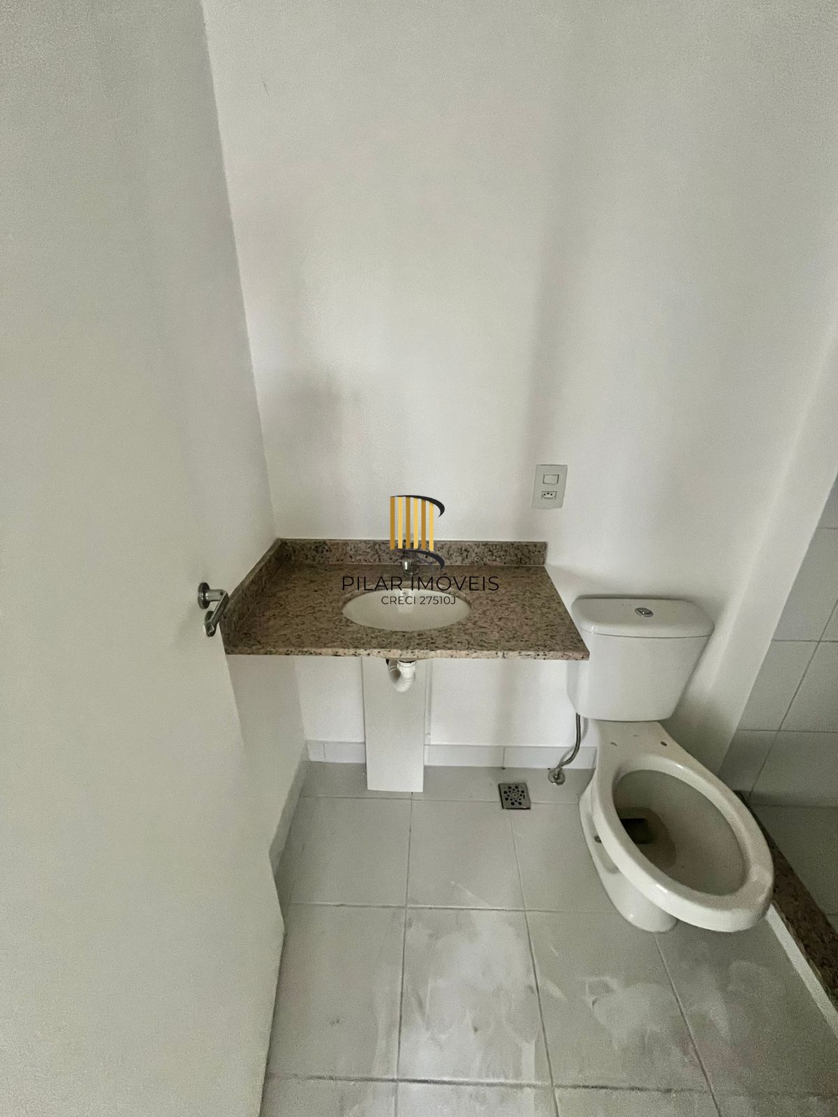 Apartamento no Humaitá de 02 dormitórios, infra e 01 vaga, nunca habitado