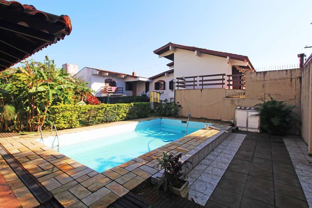 Casa 4 dormitórios no bairro Partenon