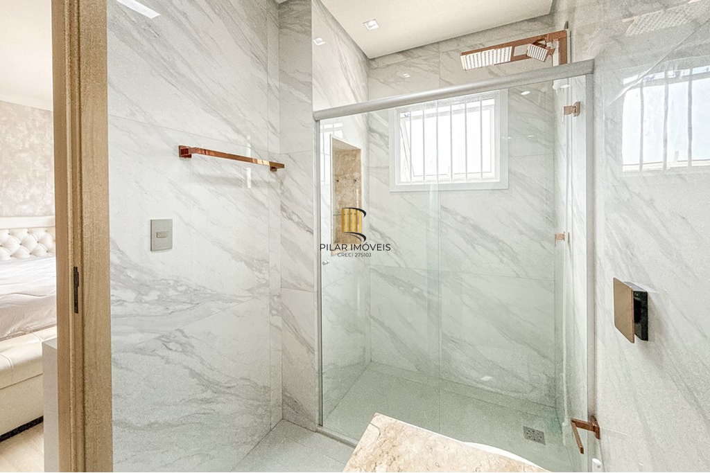 Casa 3 dormitórios no bairro Igara