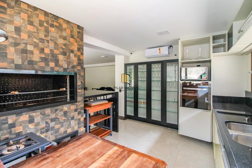 Apartamento 4 dormitórios no bairro Cavalhada