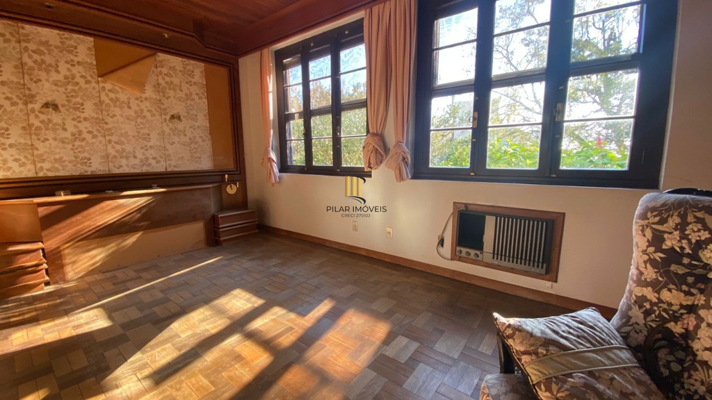Casa 4 dormitórios no bairro Vila Assunção